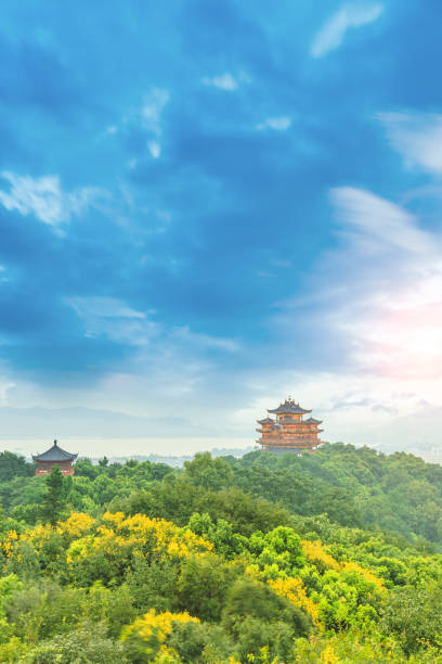 istock Beautiful Hangzhou West Lake and ancient pavilion architectural scenery 675533810