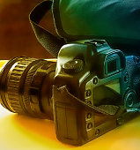 kamera-mit-tasche.jpg?b=1&s=170x170&k=20&c=Q-SLRbIANfDqSg6BozWmPtCliTCBWUrpQFif8DsiSNE=