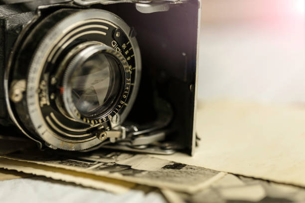 istock Old Vintage Photo Camera 675567344