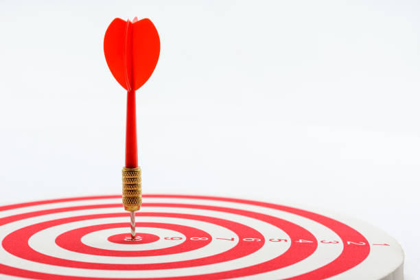 circular target marked with numbers and red dart. - set goals imagens e fotografias de stock