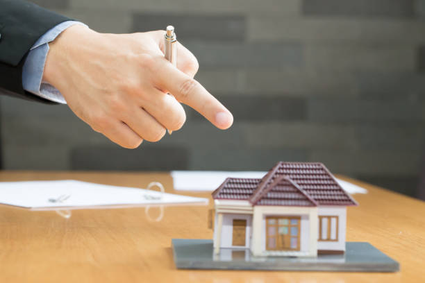 istock Banks are going to seize homes 675591034