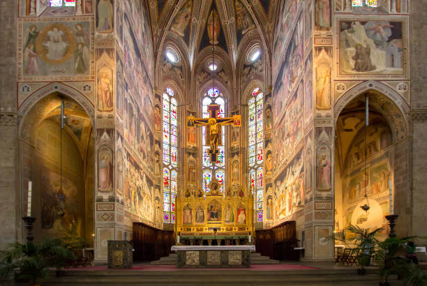 サンタ・クローチェ大聖堂の内部 - piazza di santa croce ストックフォトと画像