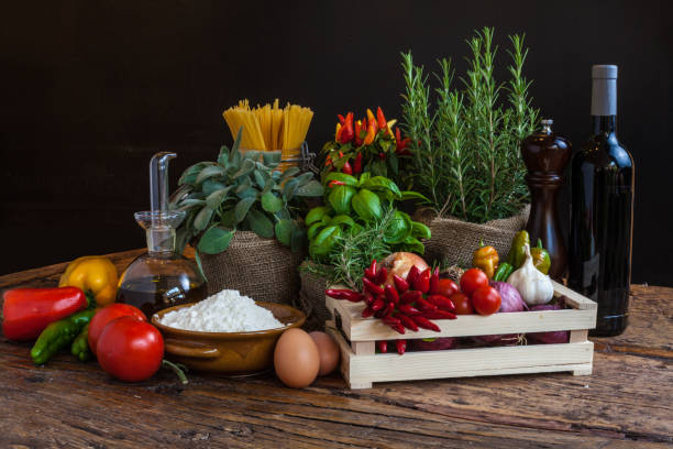 ingredientes de la cocina mediterránea - italian cuisine wine food pasta fotografías e imágenes de stock