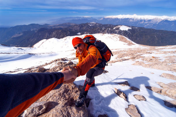 Help to overcome the mountainous terrain in the winter campaign.
