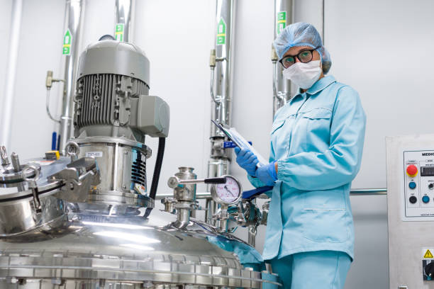 istock plant picture, scientist standing stand near compressor with tablet 675680792