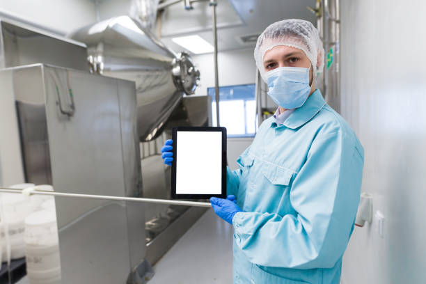istock medical worker is showing the empty tablet, blured background 675683762