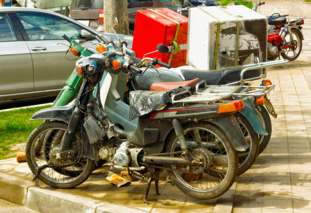 istock Parking old vehicles in the city 675685500