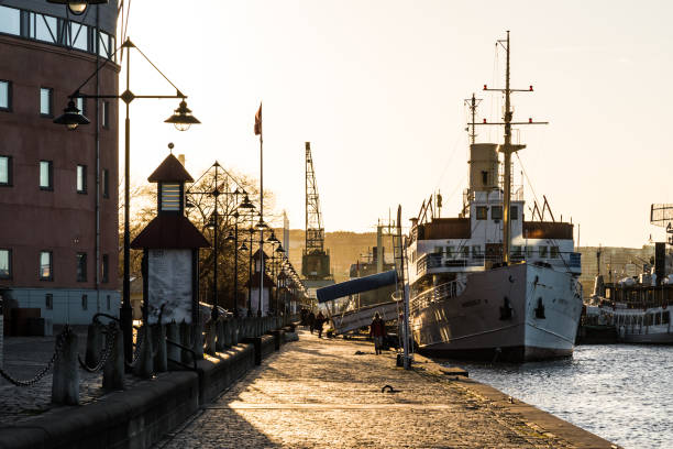 istock Romantic harbor port scene in Gothenburg at sunset 675719924