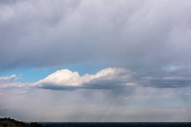 Rain on the plain Rain on the plain cielo minaccioso stock pictures, royalty-free photos & images