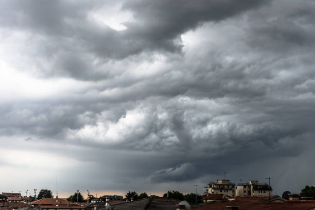 Threatening clouds Threatening clouds cielo minaccioso stock pictures, royalty-free photos & images