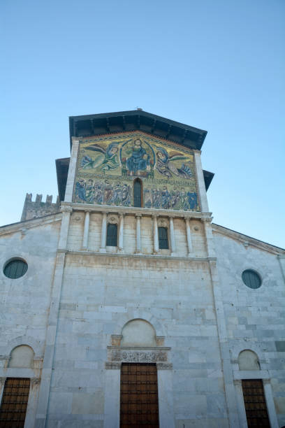 istock Church San Frediano in Lucca, Italy 675770768