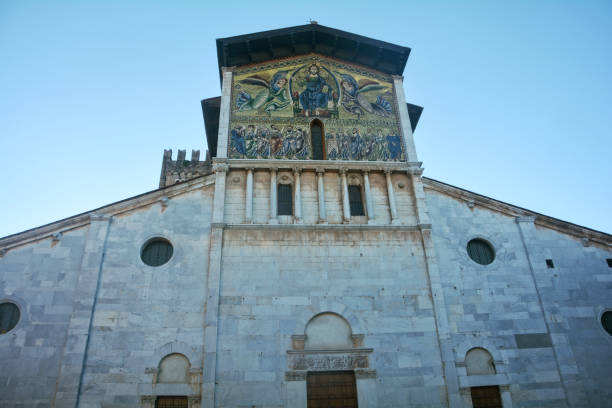 istock Church San Frediano in Lucca, Italy 675770814