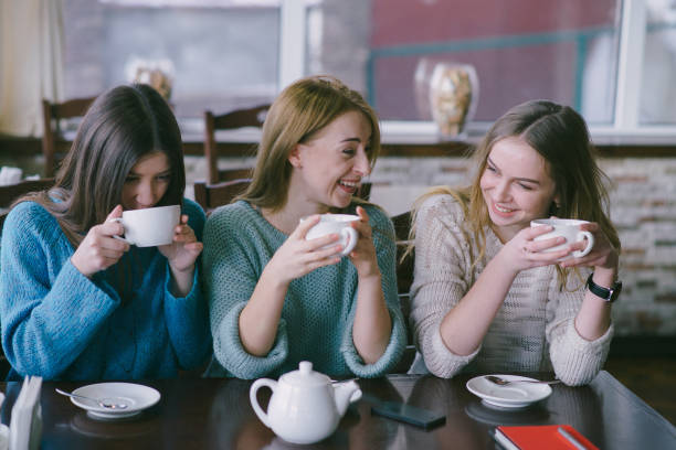 istock girls in cafe 675787160
