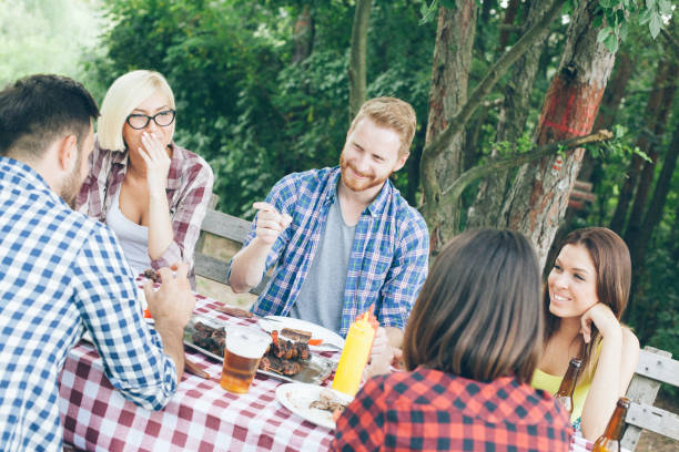 istock Friends have lunch at nature 675805398
