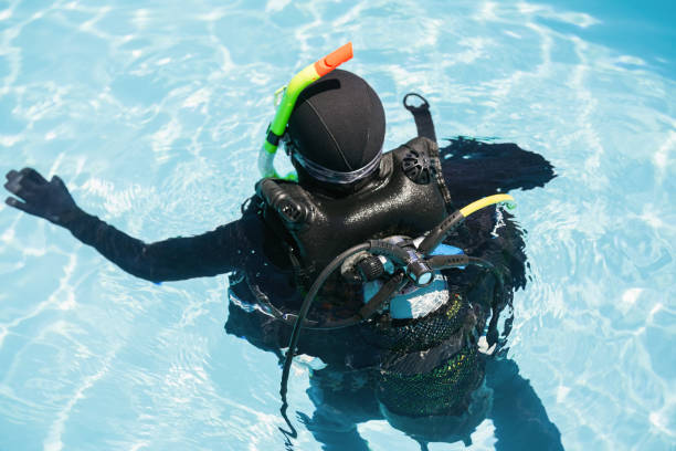 istock Young woman on scuba training 675814492