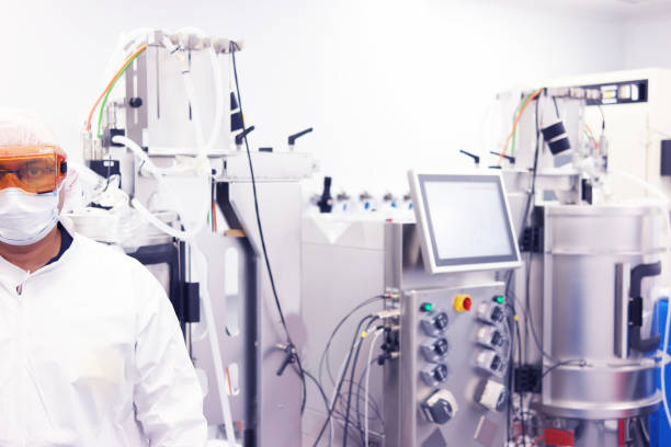 istock Scientist in a clean room 675822670