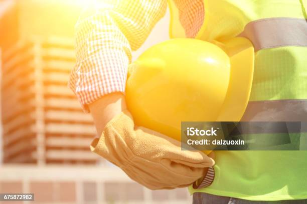 Foto de Trabalhadores De Construção e mais fotos de stock de Sol - Sol, Setor de construção, Luz solar