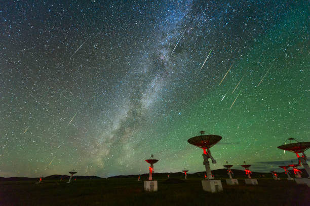 rádio telescópios observar a via láctea - chinese pattern audio - fotografias e filmes do acervo