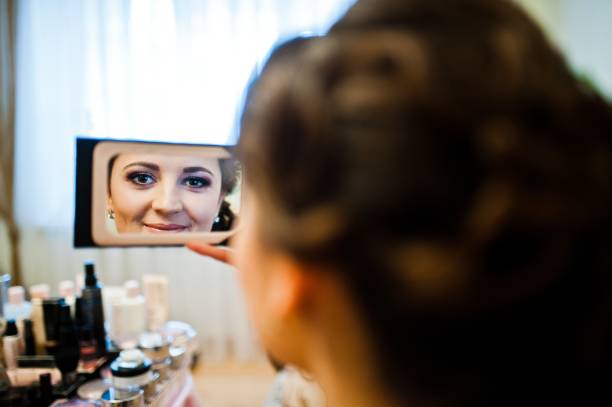istock Young pretty bride looked at the cosmetics mirror 675920830
