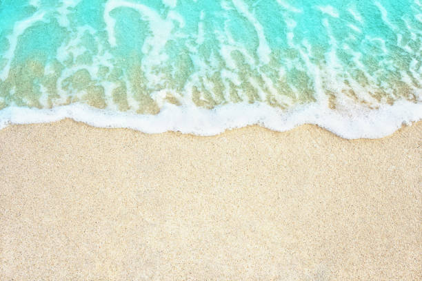 istock Soft sea wave on the beach 675929316