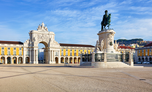 Rua Augusta arco es un edificio histórico, triunfo en Lisboa en la Plaza del comercio, Portugal photo