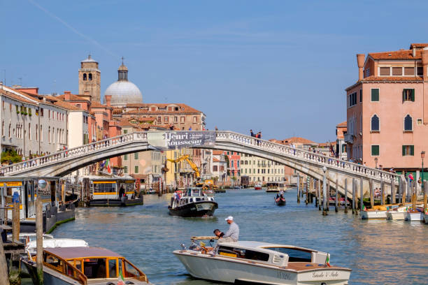 폰 테 데 그랜드 운하 베니스, 이탈리아에서에서 scalzi - ponte degli scalzi 뉴스 사진 이미지