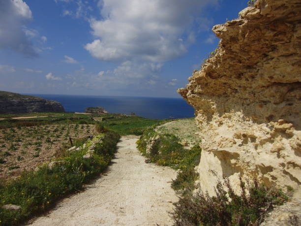 istock Way to Dwejra, Gozo 675987016