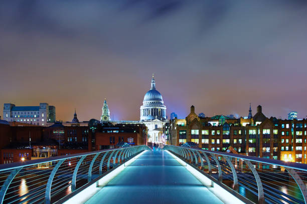 millennium bridge and st paul's cathedral - millennium bridge imagens e fotografias de stock