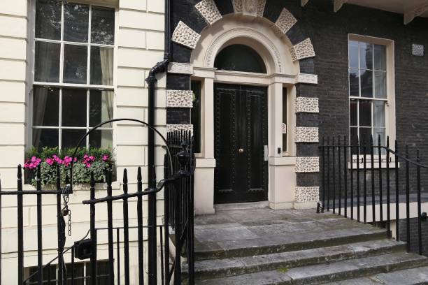 istock London door 676198804