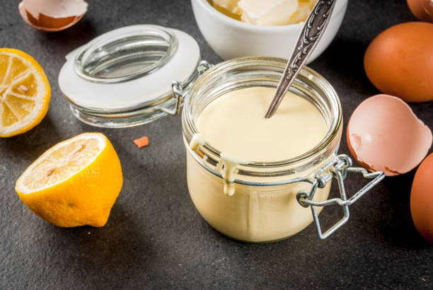 basic hollandaise sauce - equipment egg beater household equipment kitchen utensil imagens e fotografias de stock