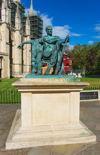 estátua de constantino em york minster em york - emperor constantine emperor roman york england - fotografias e filmes do acervo