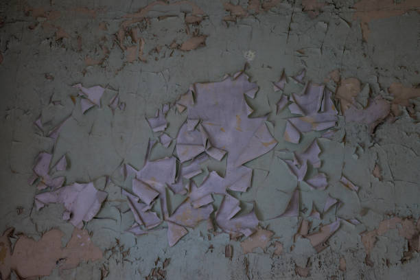 stara i popękana ściana budynku, zagubione miejsca - peeling paint abandoned old zdjęcia i obrazy z banku zdjęć