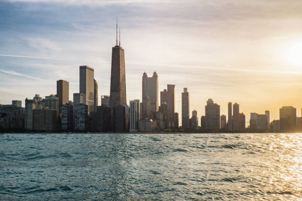 skyline von chicago anzeigen formular lake michigan - hancock building stock-fotos und bilder