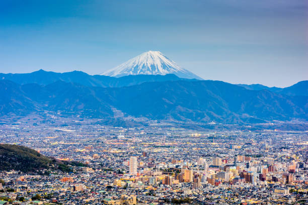 kofu, japón con el mt. fuji - prefectura de yamanashi fotografías e imágenes de stock