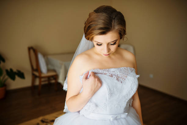 istock Young bride posed at her room in morning wedding. 677274040