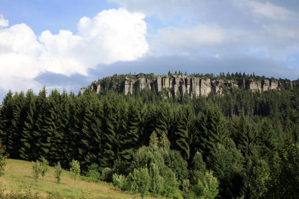 peak in table mountain, view from pasterka village. - ridge mountain wilderness area poland imagens e fotografias de stock