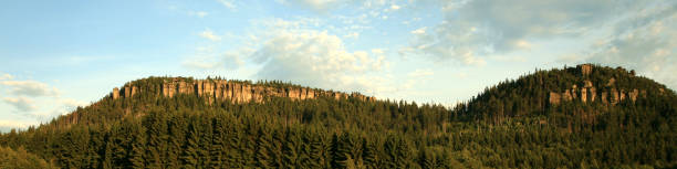 peak in table mountain, view from pasterka village. - ridge mountain wilderness area poland imagens e fotografias de stock