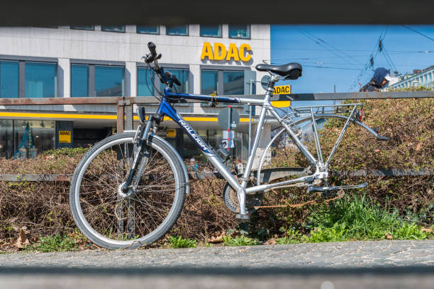 Germany, Munich, March 25, 2017, One broken bicycle in munich without rear tire with ADAC Sign in the background Germany, Munich, March 25, 2017, One broken bicycle in munich without rear tire with ADAC Sign in the background adac stock pictures, royalty-free photos & images