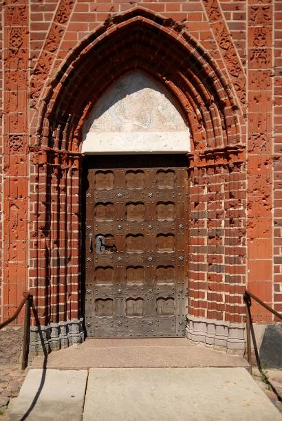 istock Old wooden door 677490330
