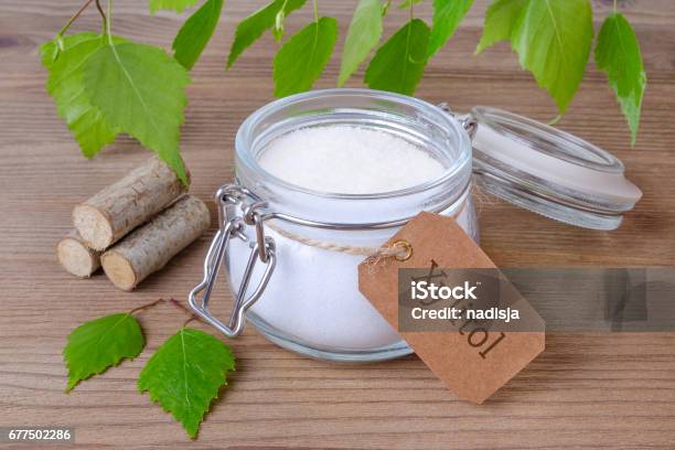 Ersetzen Sie Zucker Xylit Ein Glas Mit Birkenzucker Liefs Und Holz Stockfoto und mehr Bilder von Xylitol