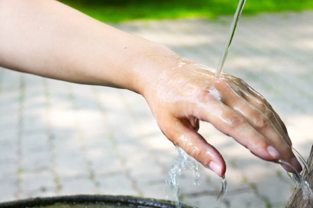 woman's hand under cold running water . - water human hand stream clean imagens e fotografias de stock