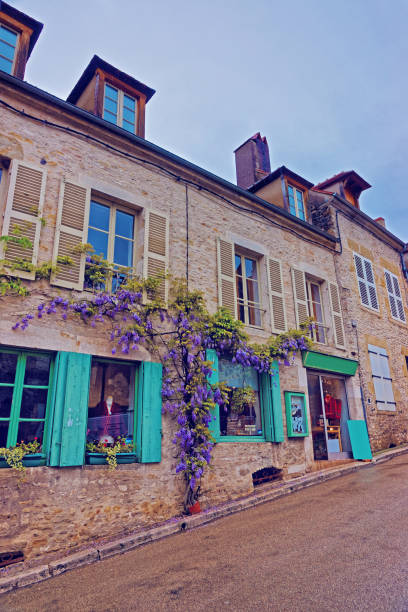 Street in Vezelay in Bourgogne Franche Comte region in France Vezelay, France - May 2, 2012: Old building in the street of Vezelay in Avallon of Yonne department in Bourgogne Franche Comte region, France avallon stock pictures, royalty-free photos & images