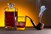 glas-whiskey-mit-natureis-auf-einem-holztisch.jpg?b=1&s=170x170&k=20&c=9oKlZKKE3XEY2ntsxV4q2V1RkF2knaWgvnRsP_xlJa0=