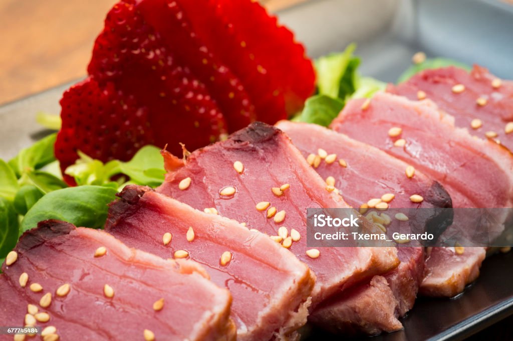 딸기와 참 깨 소스 참치 Tataki 세부 사항 가다랑어-참치에 대한 스톡 사진 및 기타 이미지 - 가다랑어-참치, 건강한 생활 ... 딸기와 참 깨 소스 참치 Tataki 세부 사항 가다랑어-참치에 대한 스톡 사진 및 기타 이미지 - 가다랑어-참치, 건강한 생활 ...