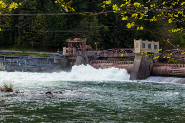 istock Leaburg Dam Hydroelectric Power 677966124
