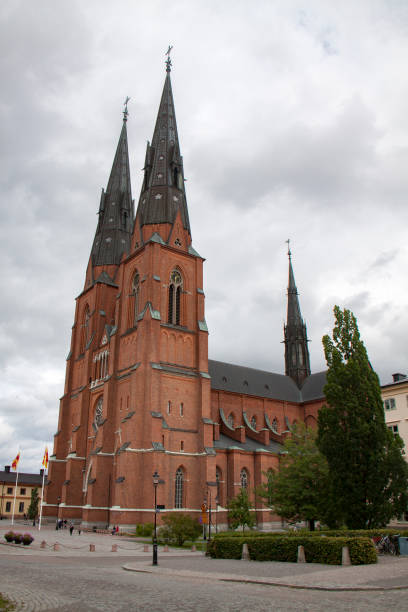 уппсала, швеция - uppsala cathedral стоковые фото и изображения