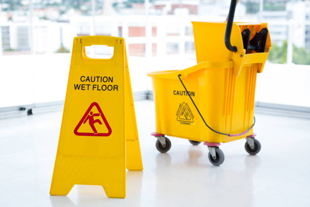 istock Sigh board with mop bucket in room 678129104