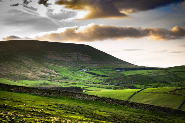 istock Scenic View On Pendle Hill At Springtime 678221178