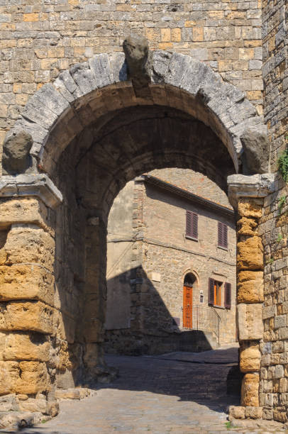 istock Etruscan Porta Arco - Volterra 678387124