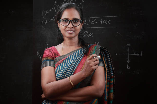 インドの女性教師の肖像 - professor teacher female blackboard ストックフォトと画像
